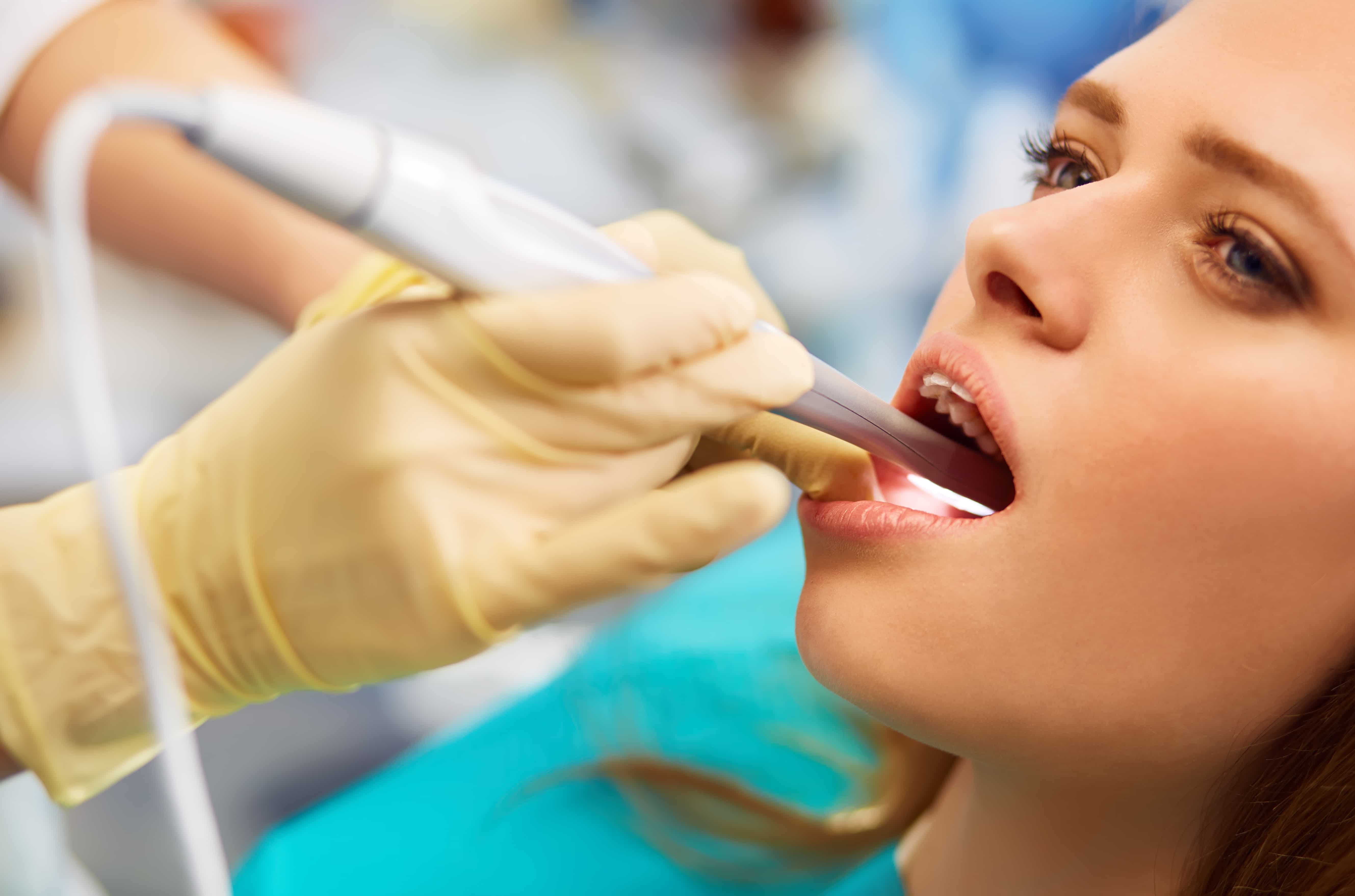 Лазерное десен. Лазерная терапия в стоматологии. Лазер в стоматологии показания. Лазеротерапия в стоматологии.